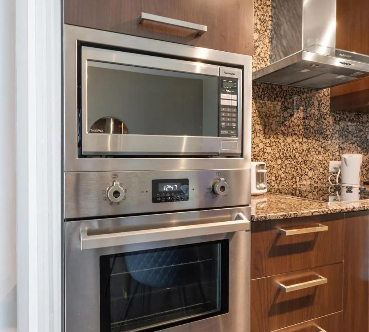 Rustic Dt Condo 1 Bed & Sofabed Toronto Apartment