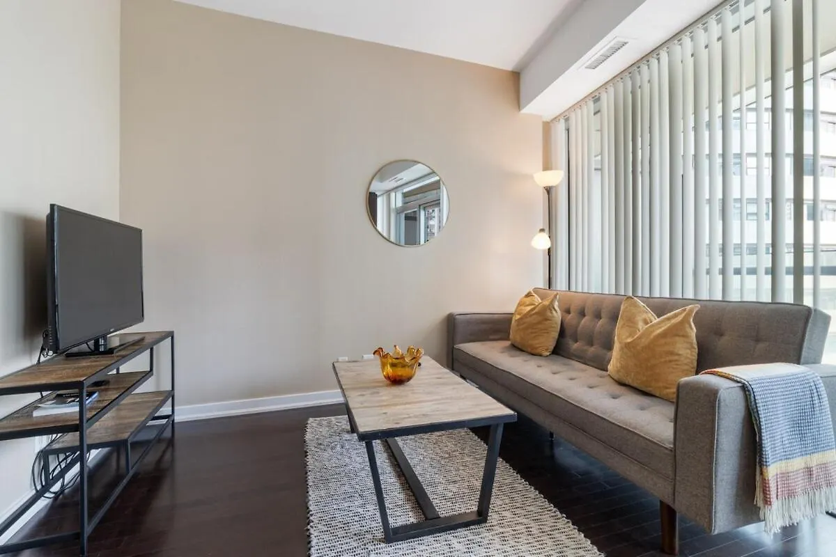 Rustic Dt Condo 1 Bed & Sofabed Toronto Apartment