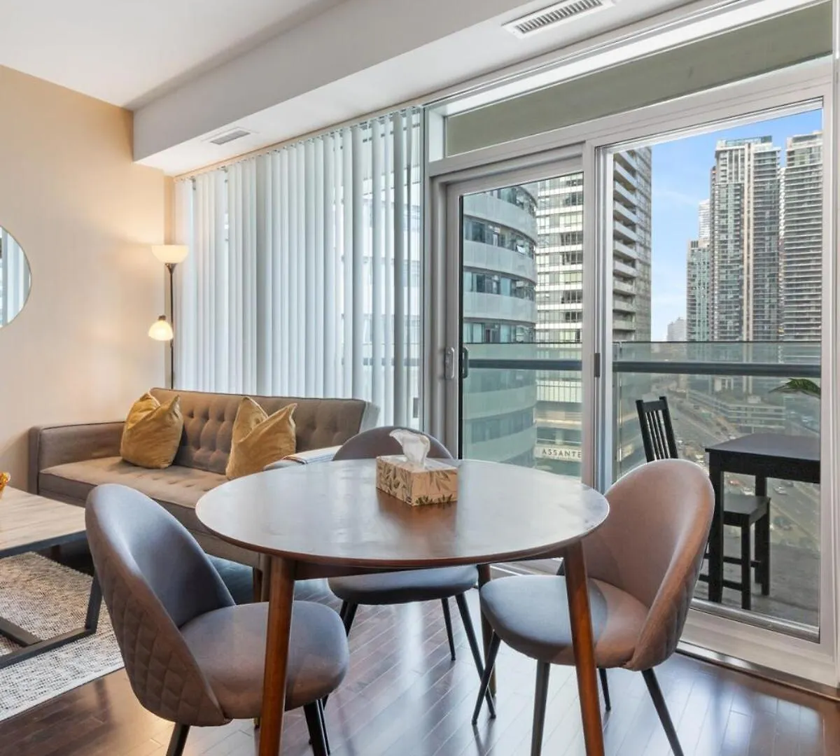 Rustic Dt Condo 1 Bed & Sofabed Toronto